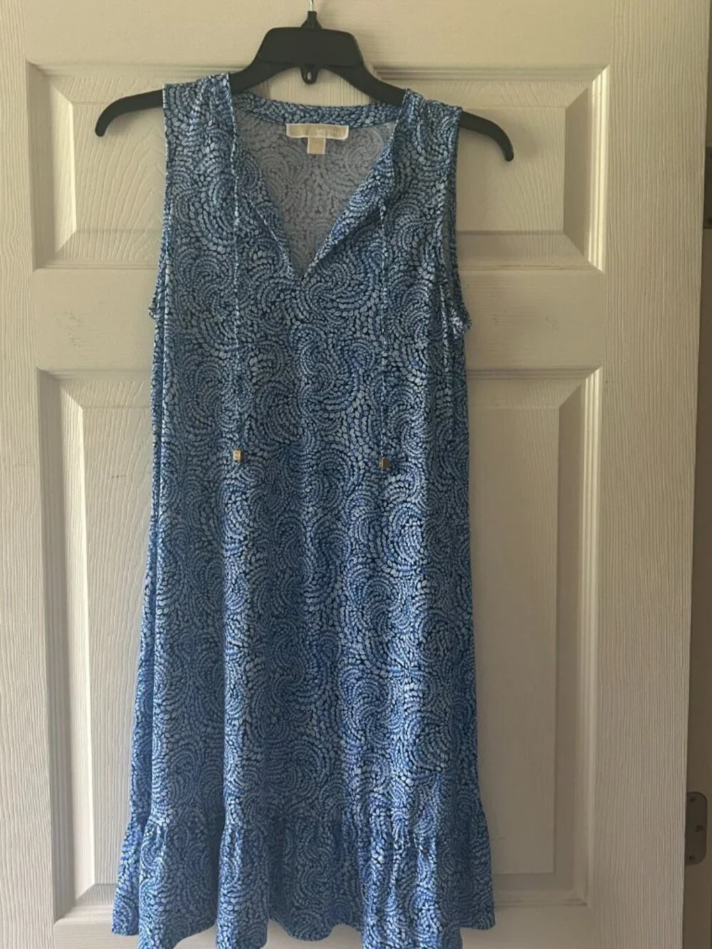 Michael Kors Sleeveless Shift Dress Ruffle Pleated Hem Size XS V-Neck in pristin